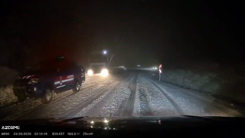 inegol karayolunda etkili olan kar yagisi suruculere zor anlar yasatti 1 CDSbmpd3