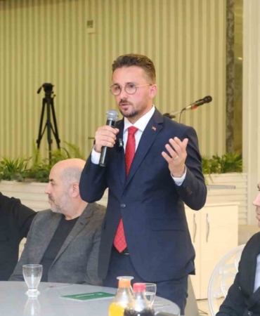 inegol-marangoz-ve-mobilyacilarinda-secim-heyecani-AbrpBpy3.jpg
