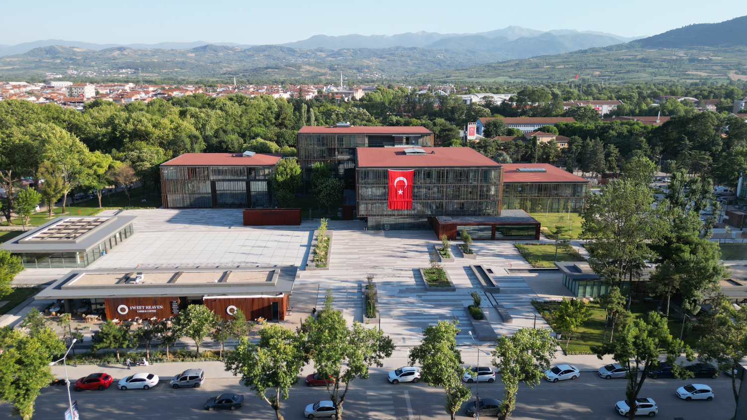inegolde 1000 universite ogrencisine maddi destek 0 edOSH4AL