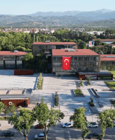 inegolde-1000-universite-ogrencisine-maddi-destek-jEnpduCi.jpg