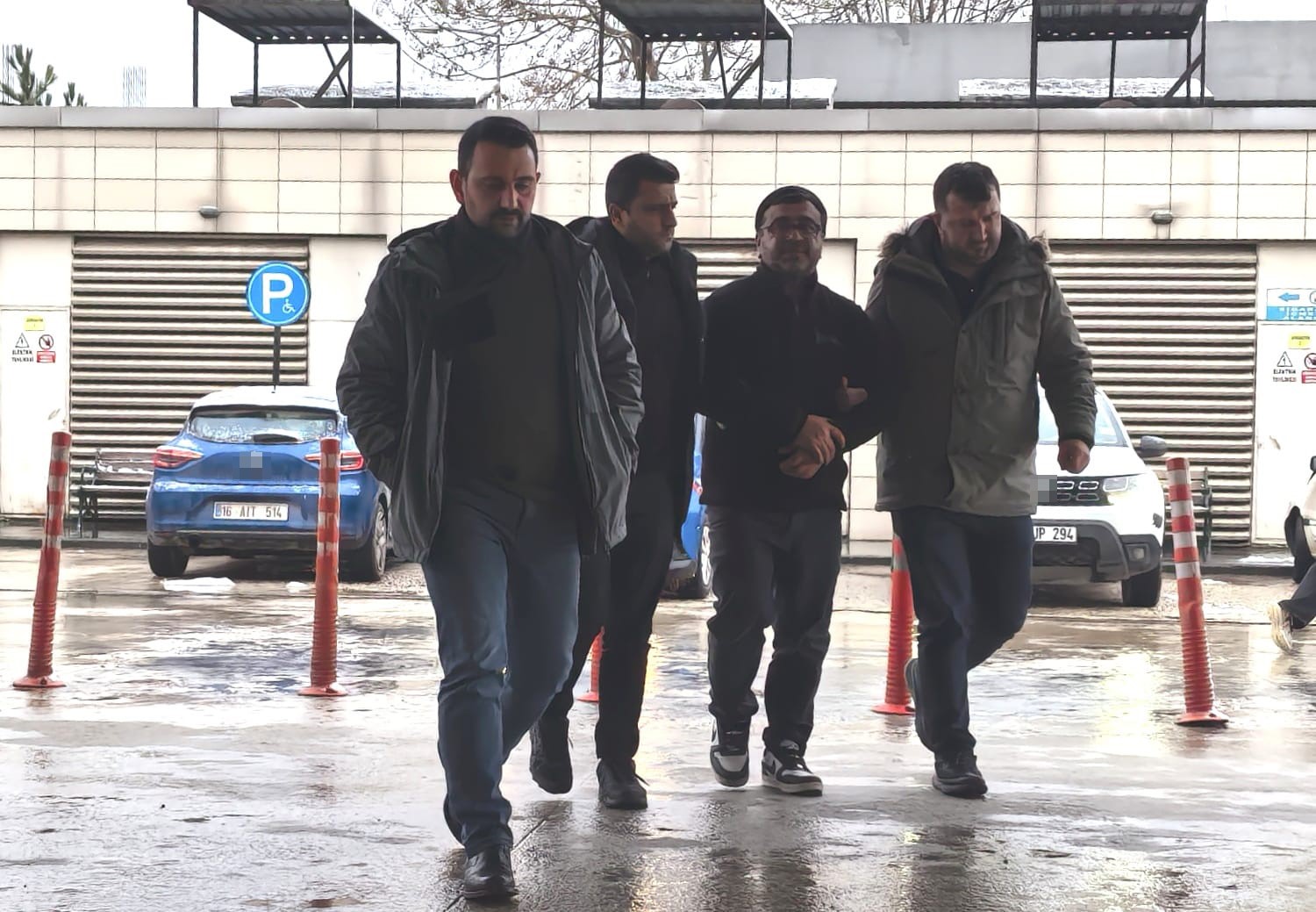 inegolde 11 yil hapis cezasi ile aranan firariyi polis yakaladi 0 Vanefdm2