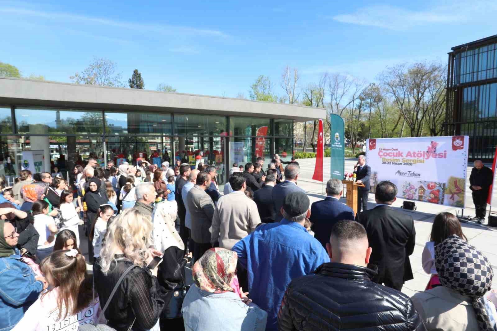 inegolde 23 nisana ozel minik sanatcilar sergisi acildi 1 ys7Uh4fw