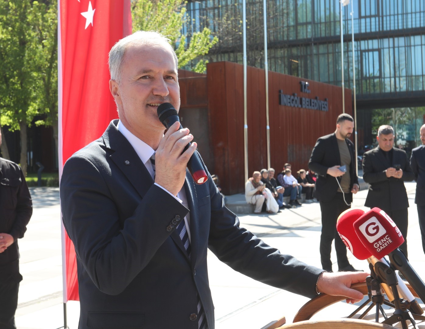 inegolde 23 nisana ozel minik sanatcilar sergisi acildi 4 fte7IarD