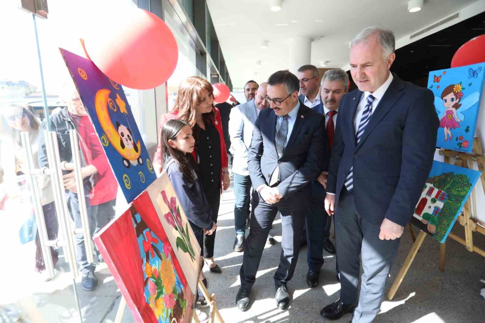 inegolde 23 nisana ozel minik sanatcilar sergisi acildi 5