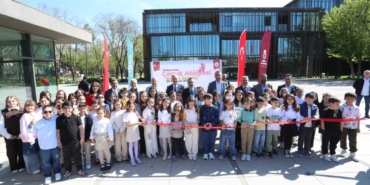 inegolde-23-nisana-ozel-minik-sanatcilar-sergisi-acildi-JGNHjJc4.jpg
