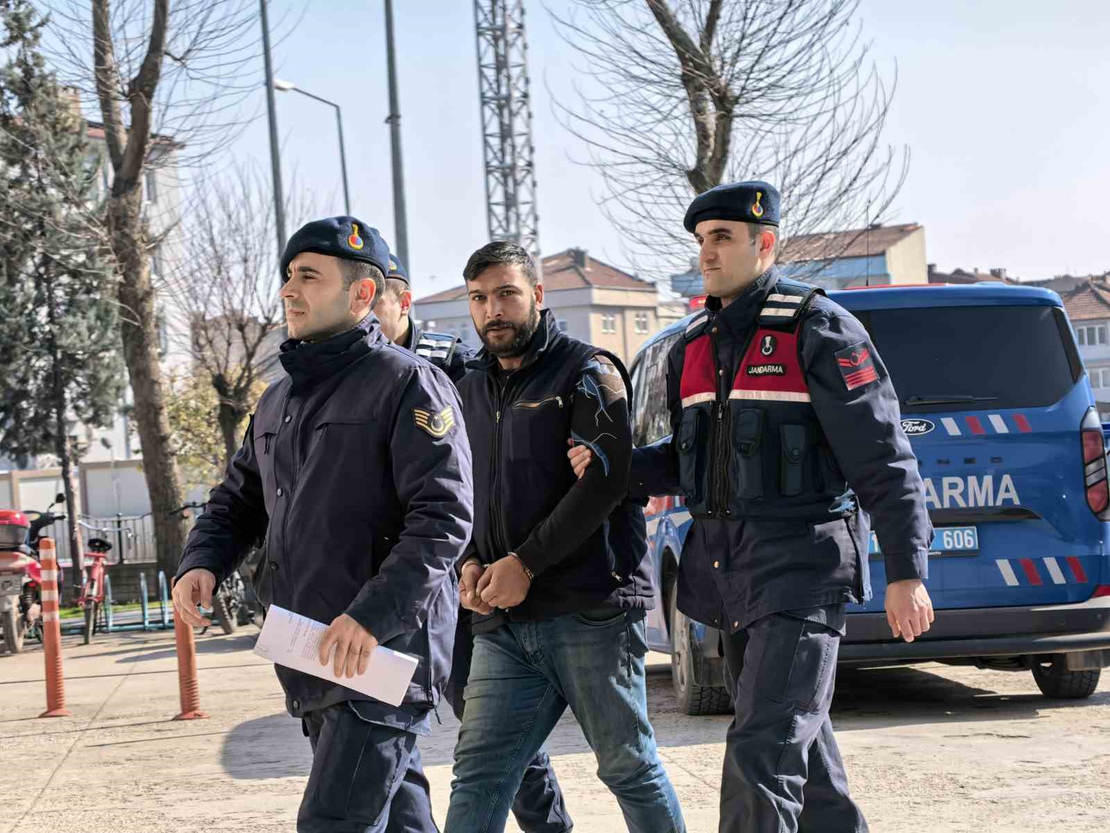 inegolde 3 yil hapis cezasiyla aranan supheli yakalandi 1 nbO1GzVO