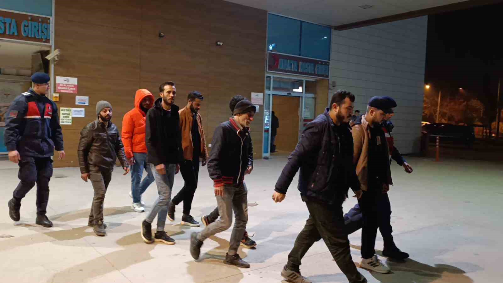 inegolde 8 kacak gocmen yakalandi 2 n428vqRr
