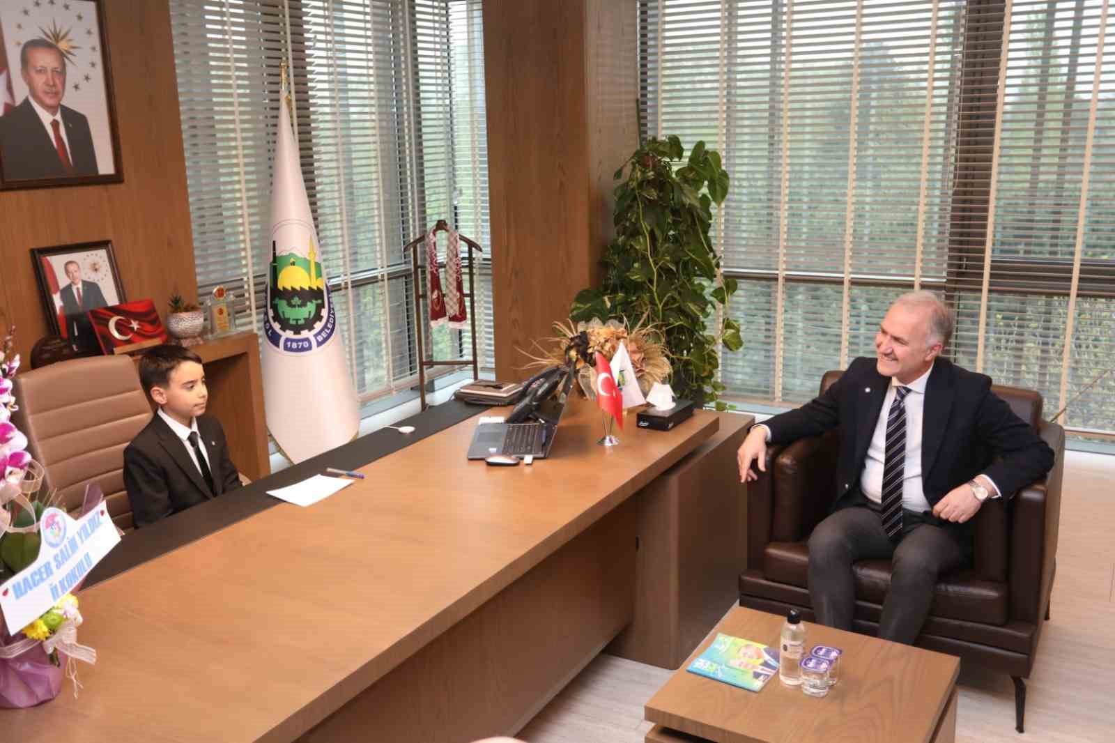 İnegöl’de başkanlık koltuğuna Umut Alp Yiğit oturdu 4 inegolde baskanlik koltuguna umut alp yigit oturdu 0 jk2rkM8i