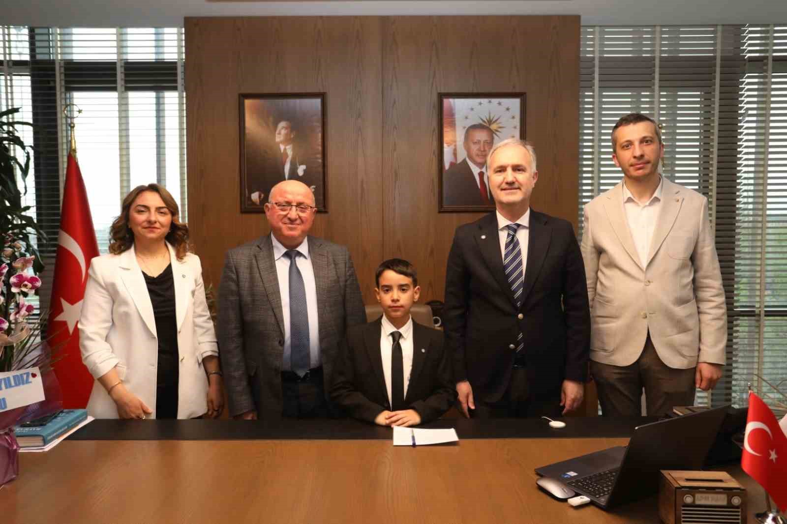 İnegöl’de başkanlık koltuğuna Umut Alp Yiğit oturdu 7 inegolde baskanlik koltuguna umut alp yigit oturdu 3 6pmS73Lw