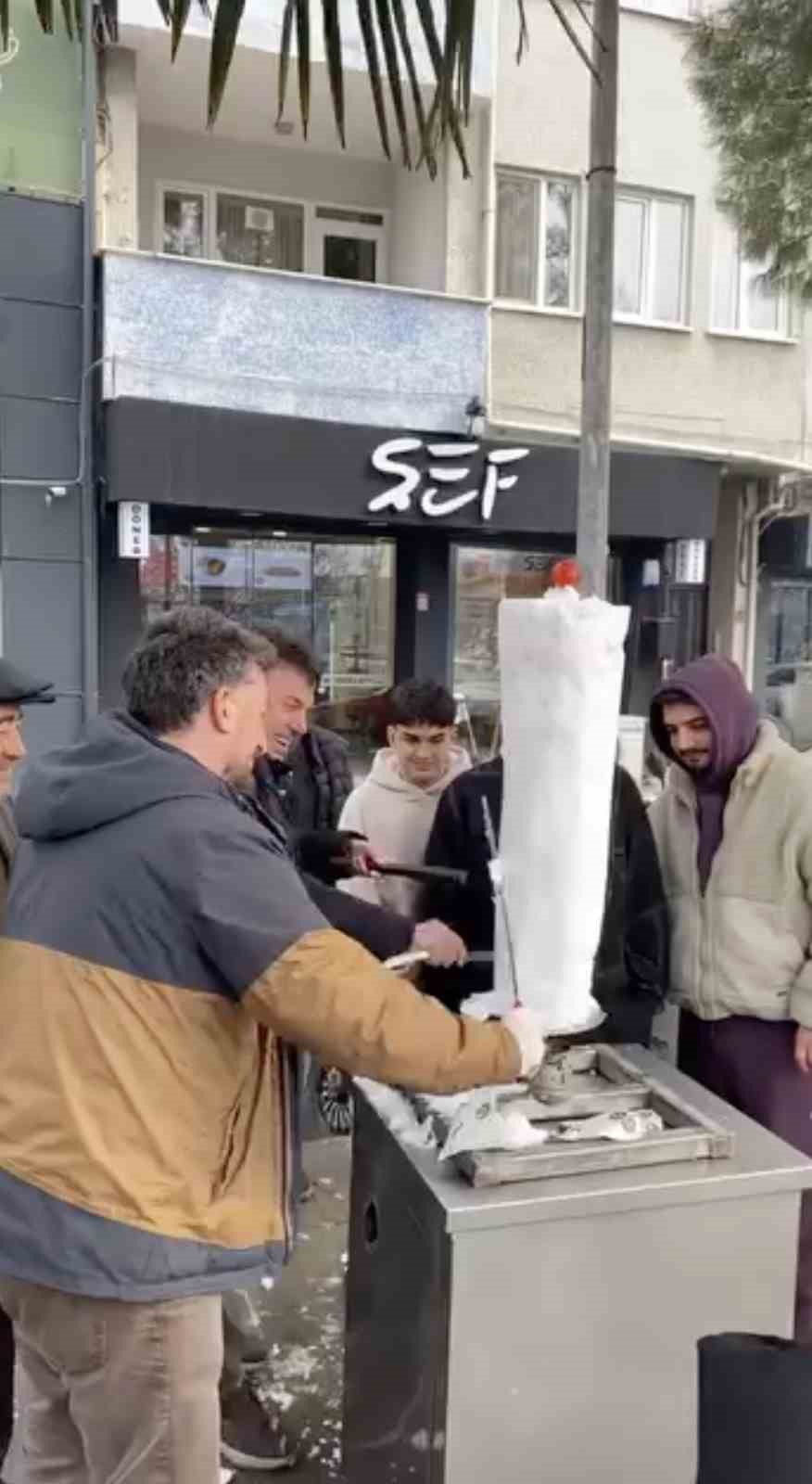 inegolde doner ustasindan kardan doner ikrami 1 1luICzdK