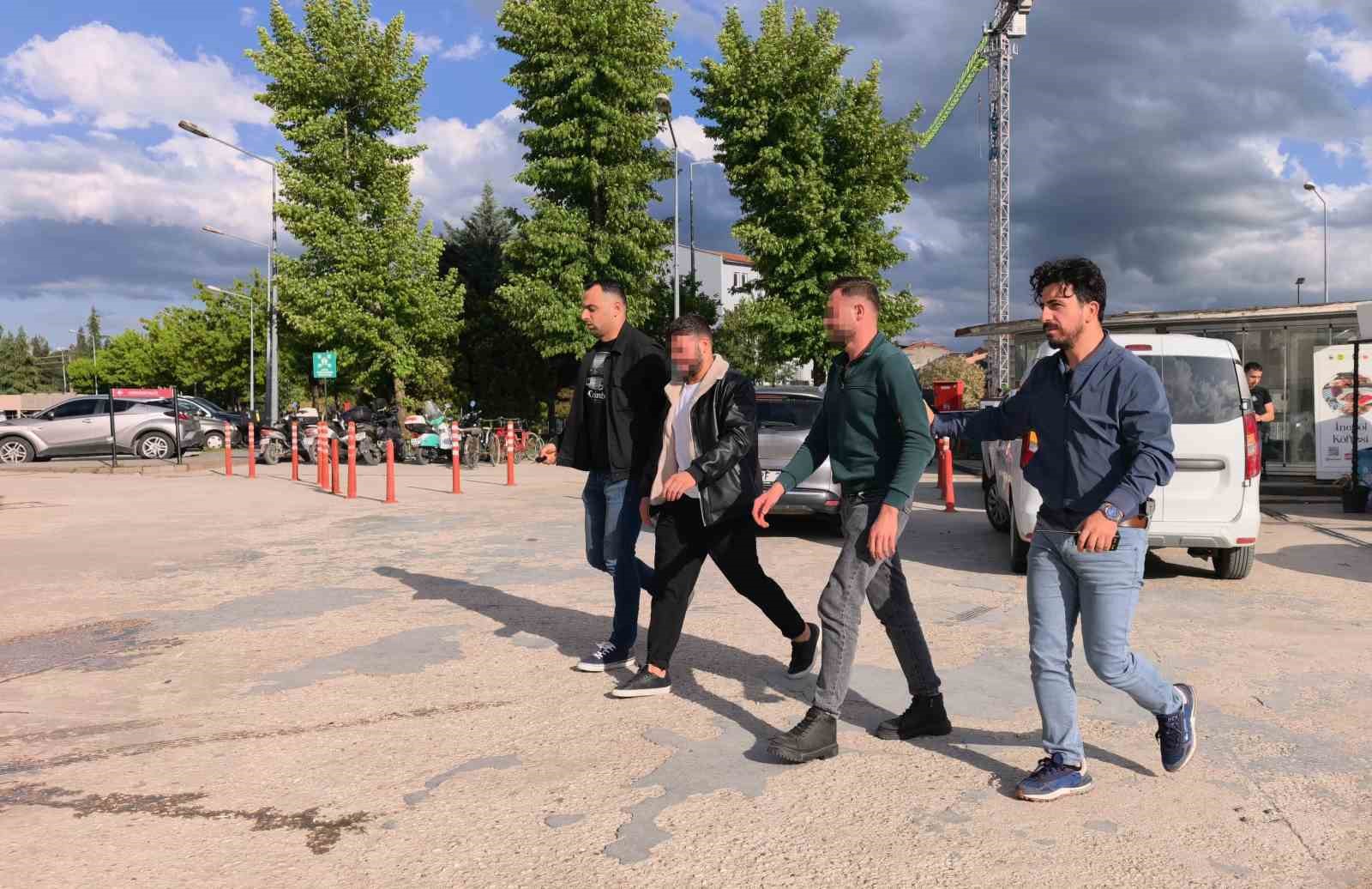 inegolde enseden bicaklayan supheli ile agabeyi yakalandi 0 rEjbgydF