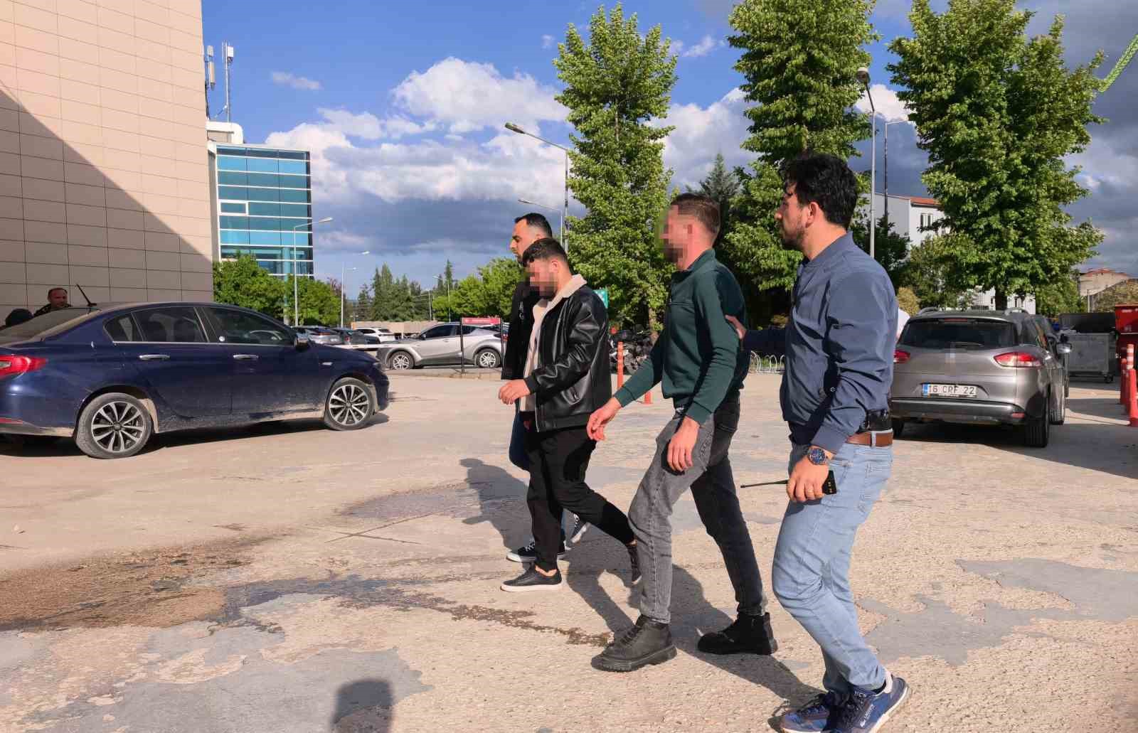 inegolde enseden bicaklayan supheli ile agabeyi yakalandi 1
