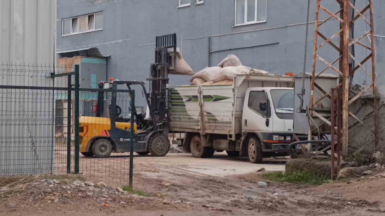 inegolde forkliftten dusen isci hayatini kaybetti 2 gbVOwWsP