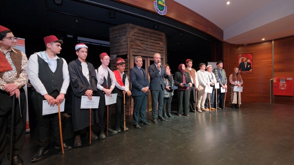 İnegöl’de genç meddahlar sahne aldı 4 inegolde genc meddahlar sahne aldi 0 tzaD9DH7