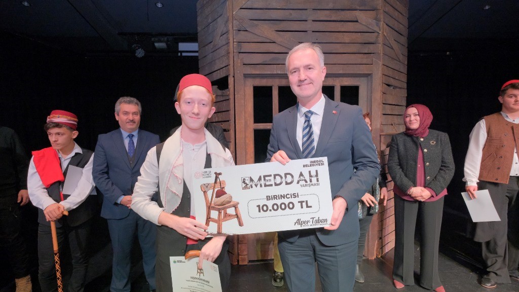 İnegöl’de genç meddahlar sahne aldı 7 inegolde genc meddahlar sahne aldi 3 nG6Kiv78