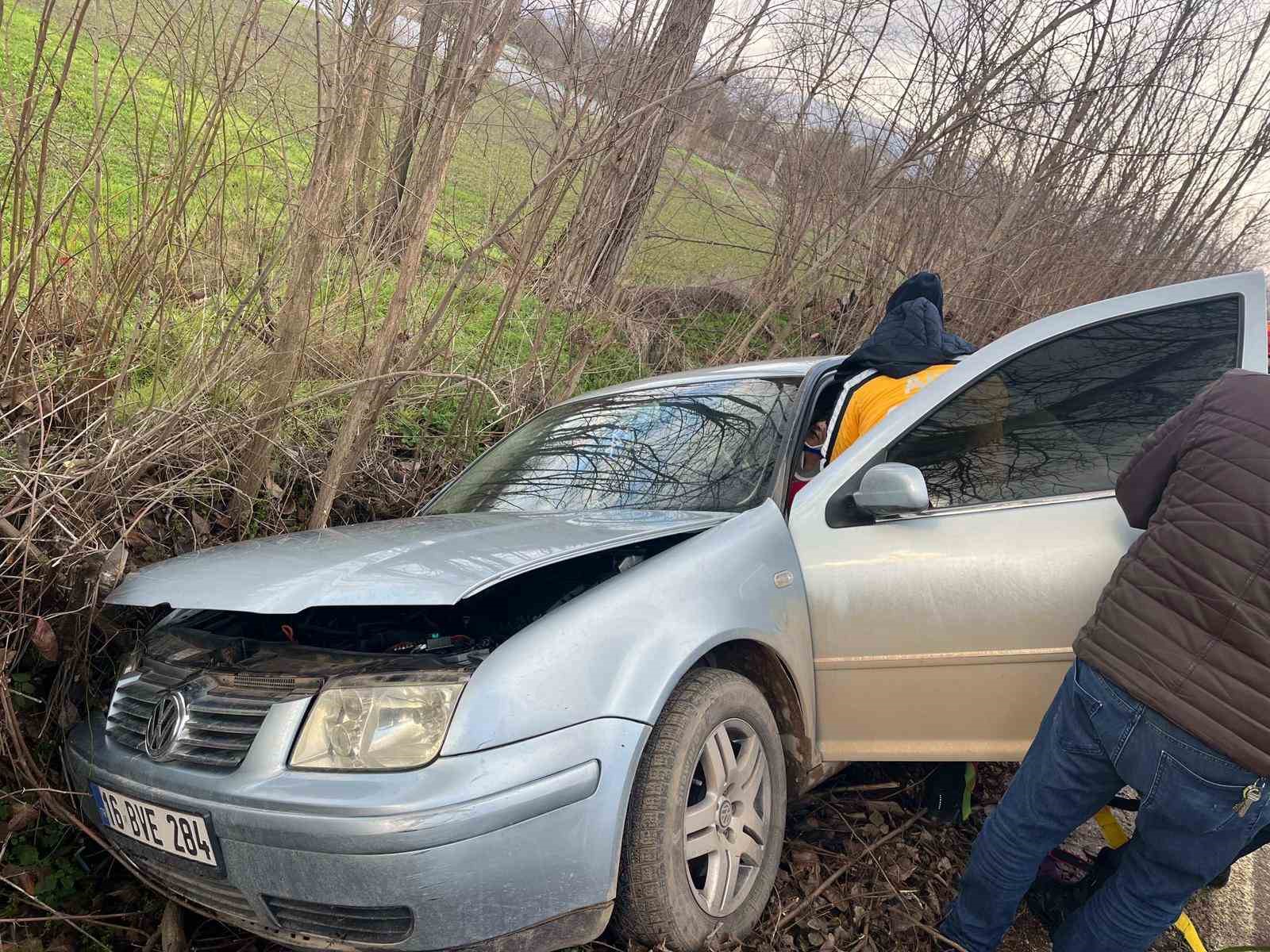inegolde kontrolden cikan otomobil agaca carpti 1 yarali 1 ejkdpUfv