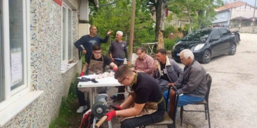 inegolde-ogrenciler-kurbanlik-bicaklarini-biledi-ADFe5D5a.jpg