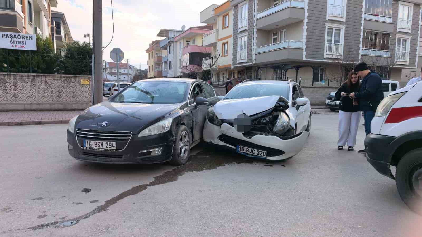 inegolde otomobiller carpisti 3 yarali 1