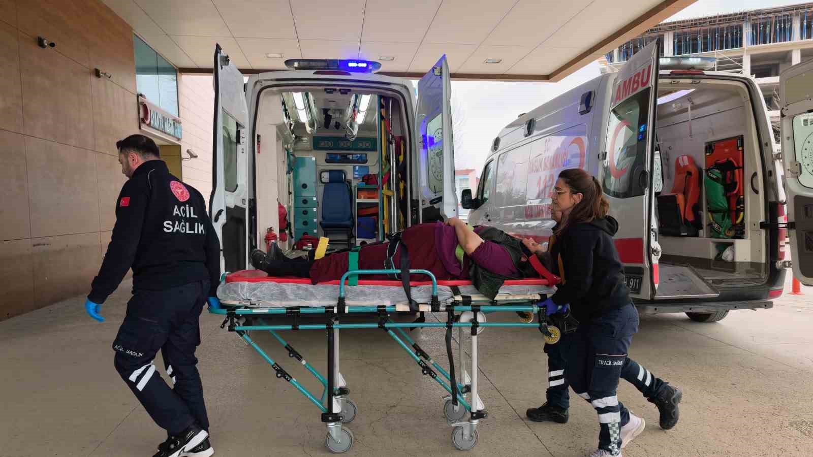 İnegöl’de otomobiller çarpıştı: 5 yaralı 7 inegolde otomobiller carpisti 5 yarali 3 JTNqXTKc