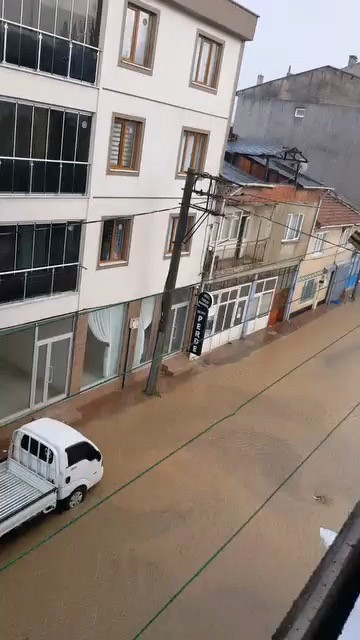 inegolde saganak etkili oldu yollar gole dondu 1 QBLNwraz