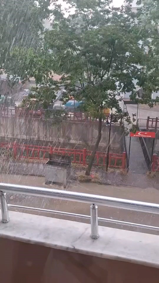 inegolde saganak etkili oldu yollar gole dondu 4