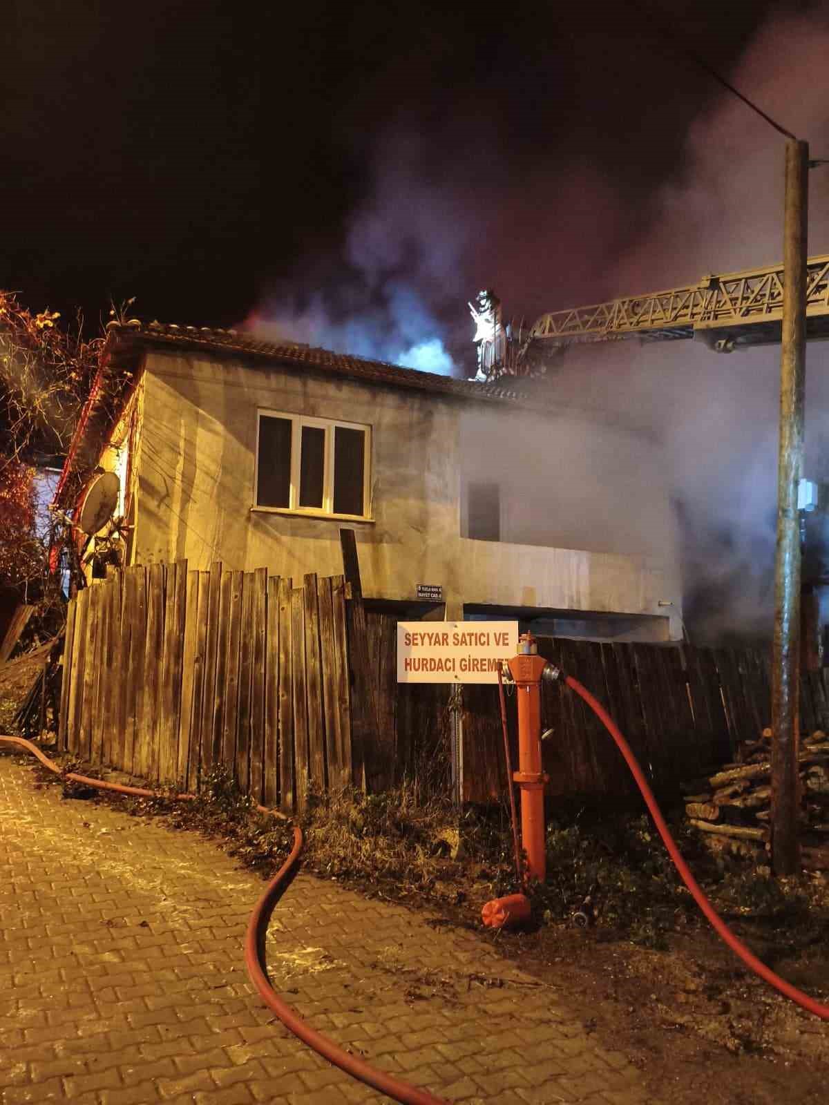 inegolde samanlikta baslayan yangin eve sicradi 0 SniUrvSZ