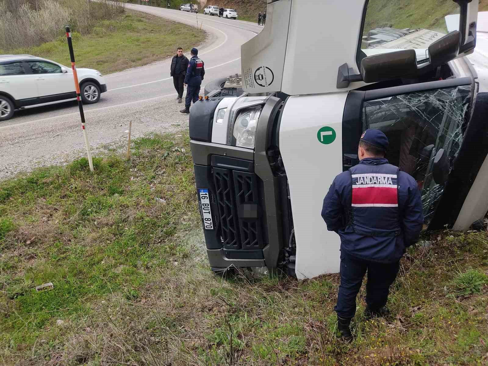 inegolde su yuklu tir yamaca devrildi 1 yarali 0 DXrYwEhF