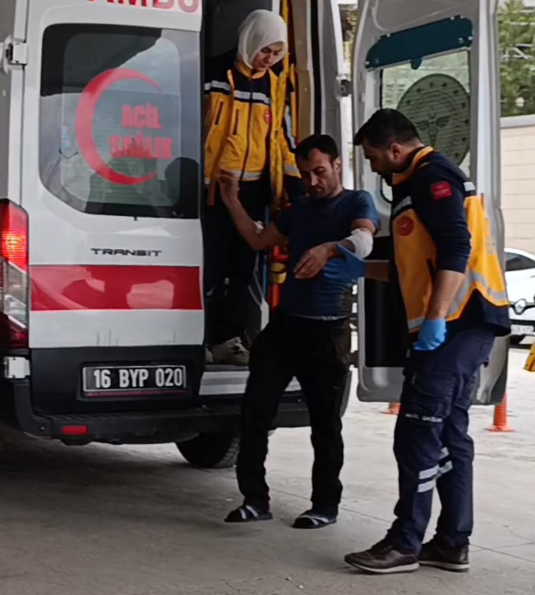 inegolde su yuklu tir yamaca devrildi 1 yarali 2 d2R9ygMA