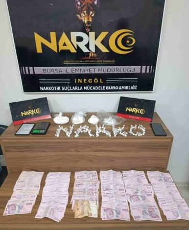 inegolde-uyusturucu-operasyonu-620-gram-kokain-ele-gecirildi-aptScF6j.jpg
