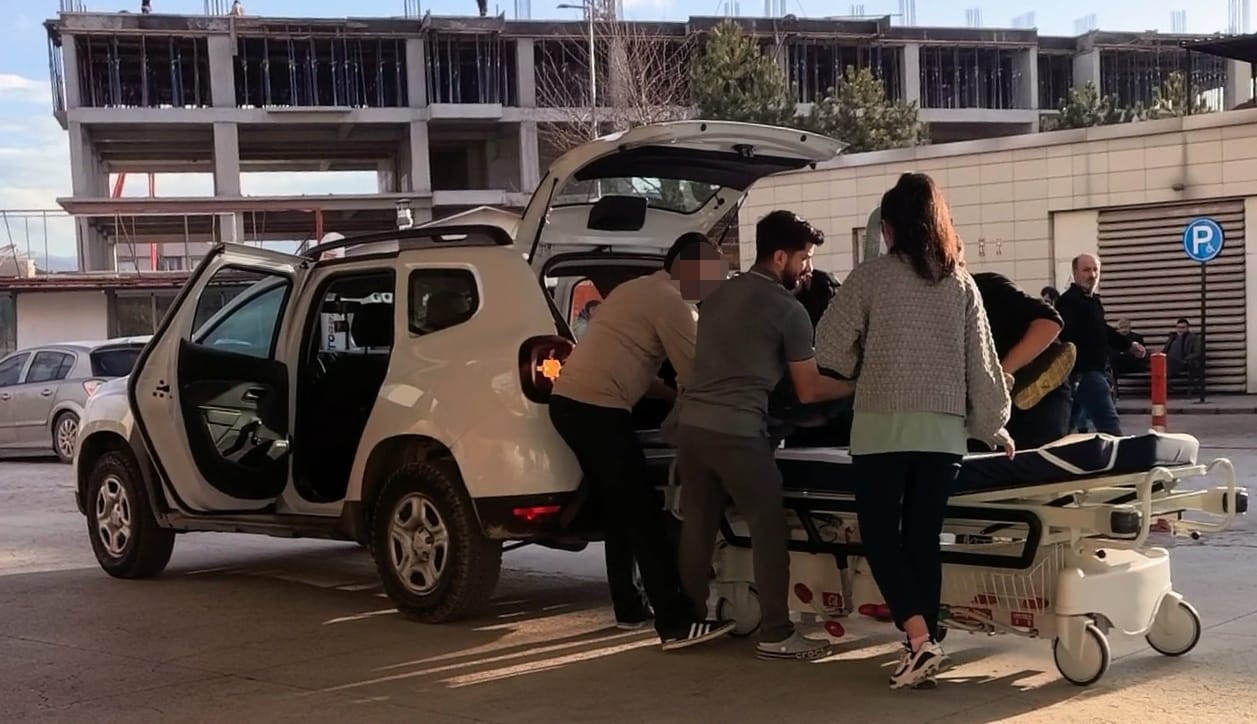 inegolde yaraliyi bagajda acile getirdiler 0 vNVAIXTA