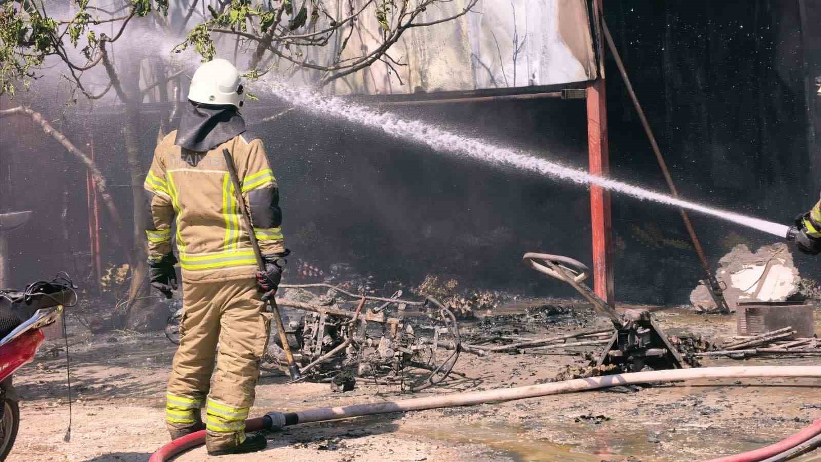İnegöl’de yumurta deposunda yangın: Minik Huzeyfe’nin gözyaşları yürek burktu 4 inegolde yumurta deposunda yangin minik huzeyfenin gozyaslari yurek burktu 0 XAaVaQ7J