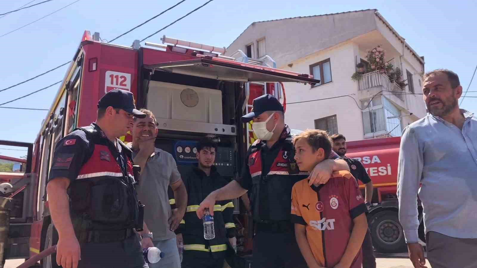 İnegöl’de yumurta deposunda yangın: Minik Huzeyfe’nin gözyaşları yürek burktu 6 inegolde yumurta deposunda yangin minik huzeyfenin gozyaslari yurek burktu 2 LM15VmTa