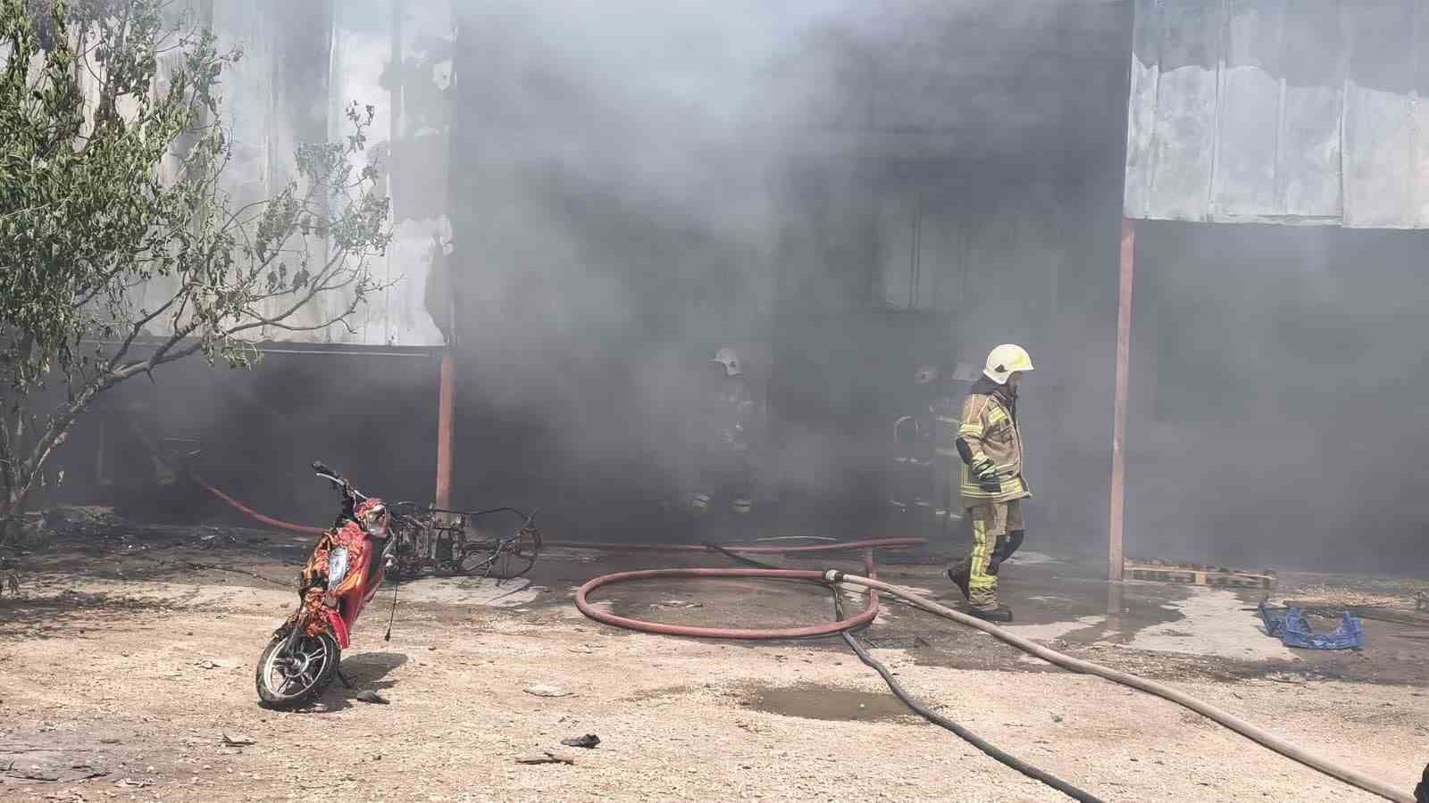 İnegöl’de yumurta deposunda yangın: Minik Huzeyfe’nin gözyaşları yürek burktu 7 inegolde yumurta deposunda yangin minik huzeyfenin gozyaslari yurek burktu 3 FvqTZHU5