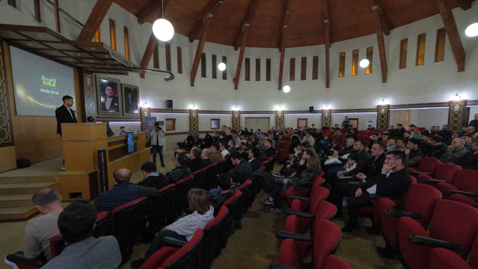 inegolsporun kalecisi bekir sevginin sevgili kale isimli kitabinin lansmani yapildi 3 rILjtsOQ