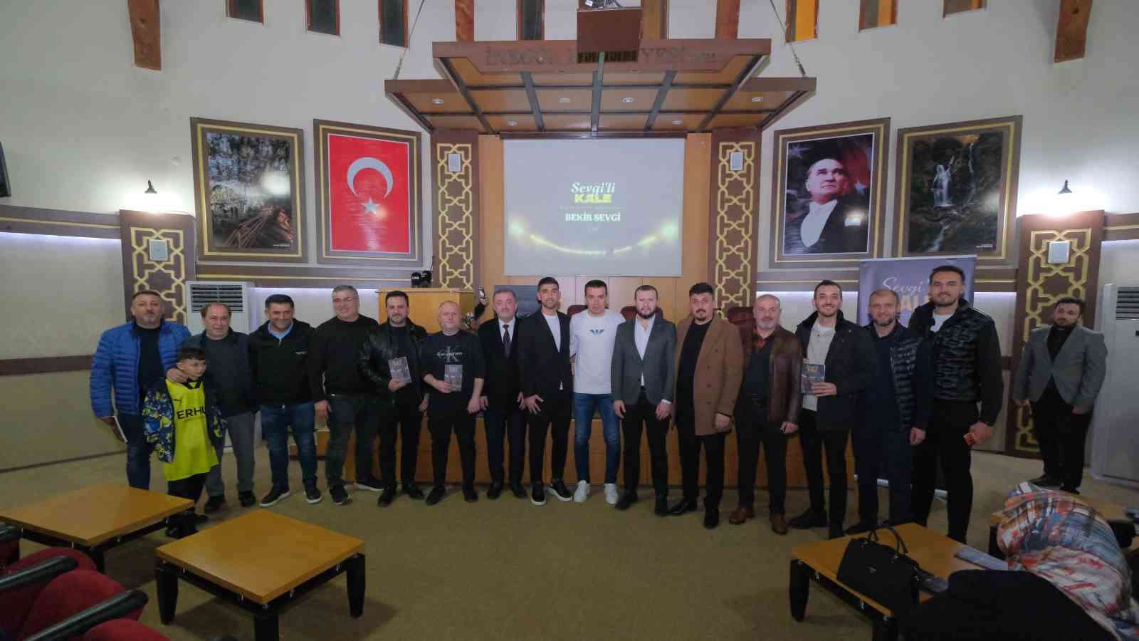 inegolsporun kalecisi bekir sevginin sevgili kale isimli kitabinin lansmani yapildi 5 QPic3cme
