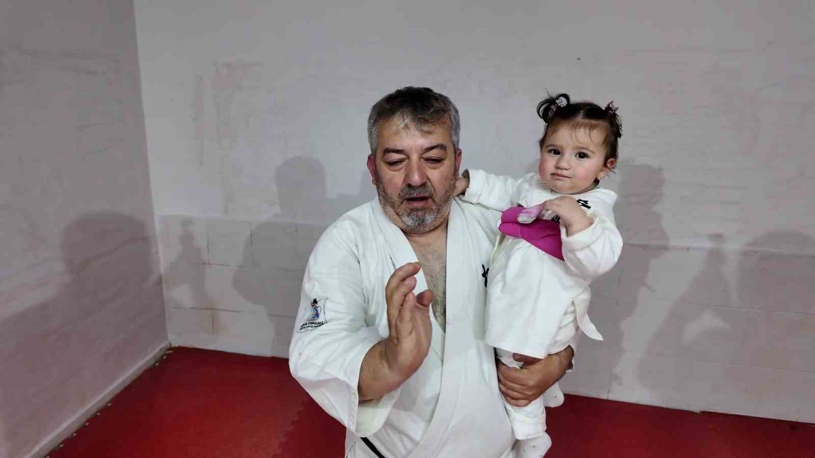 İnegöl’ün karateci ailesi: Bu ailede kemer kuşaktan kuşağa geçiyor 4 inegolun karateci ailesi bu ailede kemer kusaktan kusaga geciyor 0 D9FwiQrX