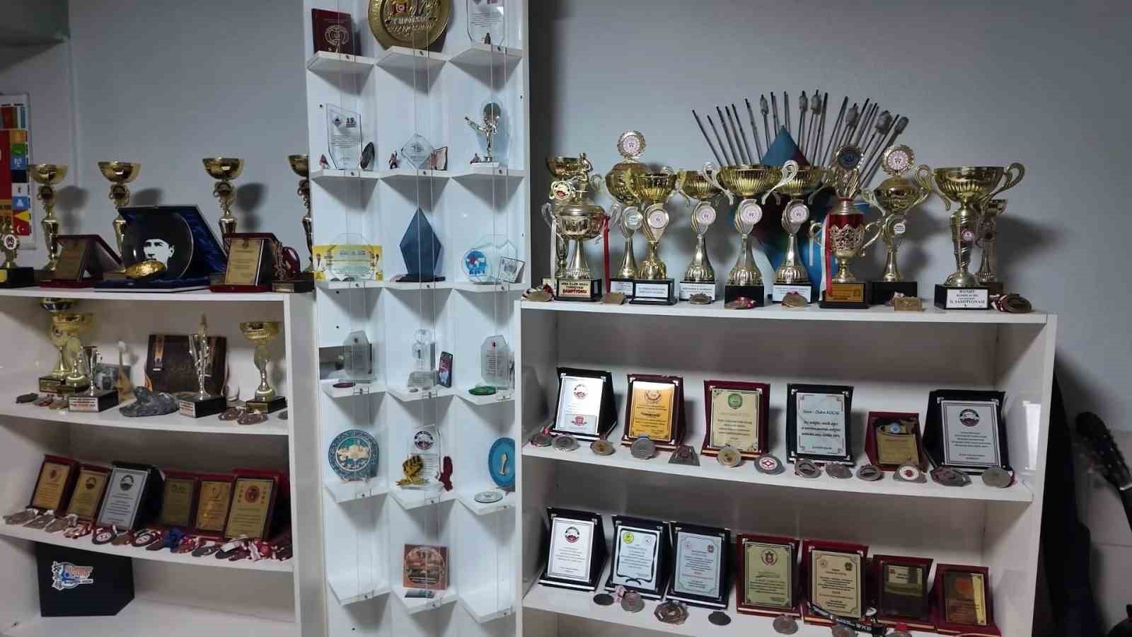 İnegöl’ün karateci ailesi: Bu ailede kemer kuşaktan kuşağa geçiyor 5 inegolun karateci ailesi bu ailede kemer kusaktan kusaga geciyor 1 zCQbbjpi
