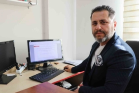 13 yaşındaki ikiz kardeşler birlikte Kur’an-ı Kerim’i ezberleyerek hafız oldu 1 thumbnail