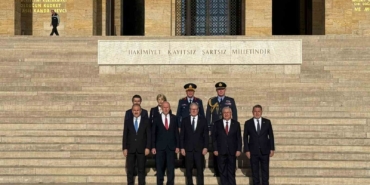 ingiltere-basbakani-starmer-anitkabiri-ziyaret-etti-s7UMtPdD.jpg
