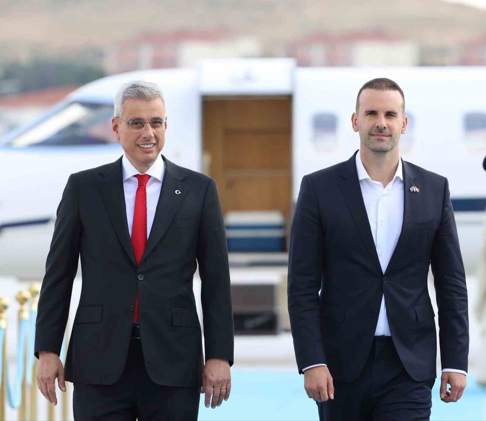İngiltere Başbakanı Starmer ve Karadağ Başbakanı Spajic Ankara’da 6 ingiltere basbakani starmer ve karadag basbakani spajic ankarada 2 r3zXGu9W