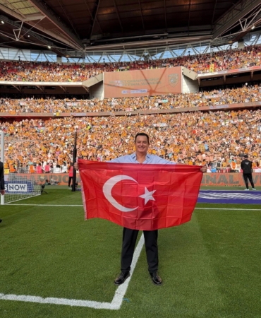 ingilterede-tarih-yazan-turk-baskan-XN72NdYx.jpg