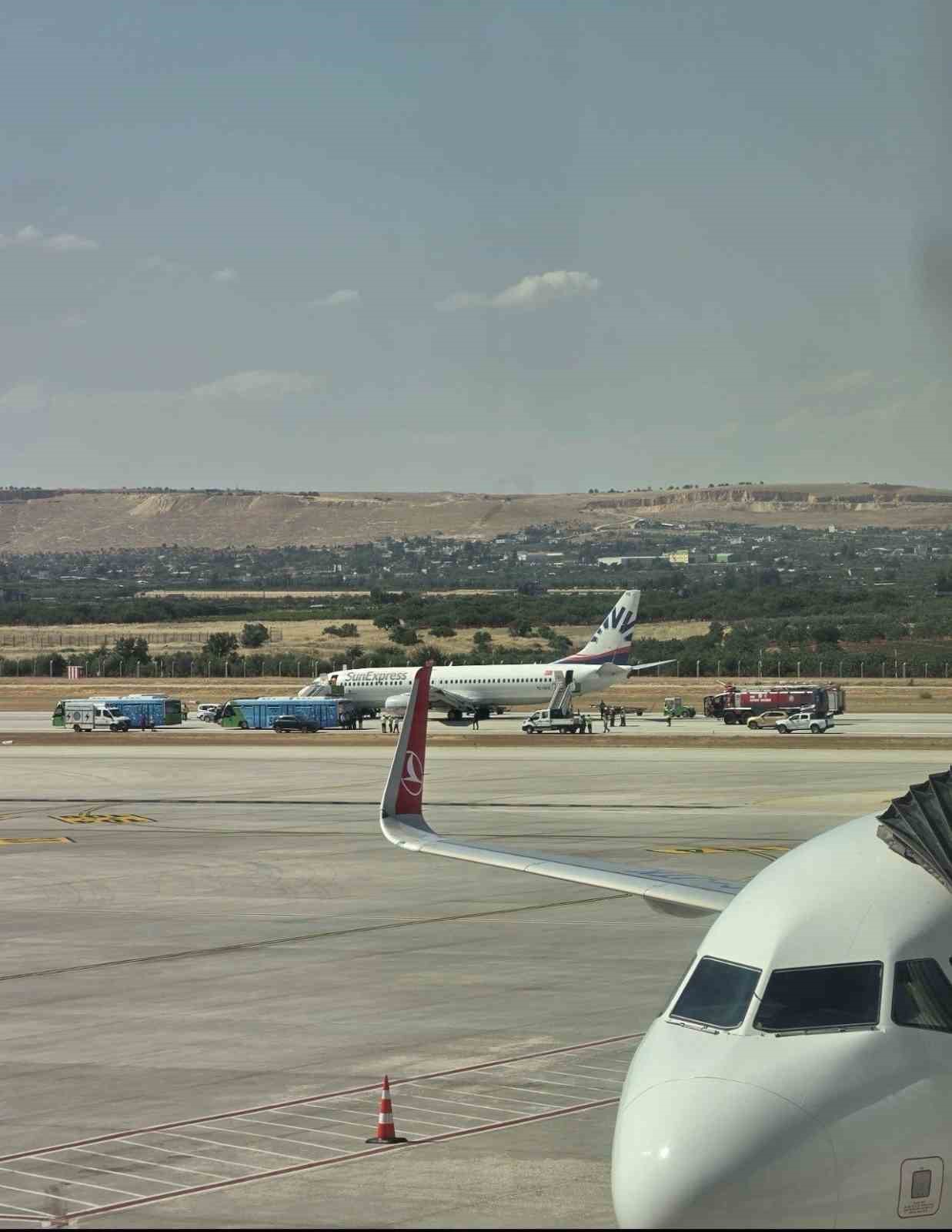 İniş takımı arızalanan SunExpress uçağı paniğe neden oldu 7 inis takimi arizalanan sunexpress ucagi panige neden oldu 3 n5HpSwlZ
