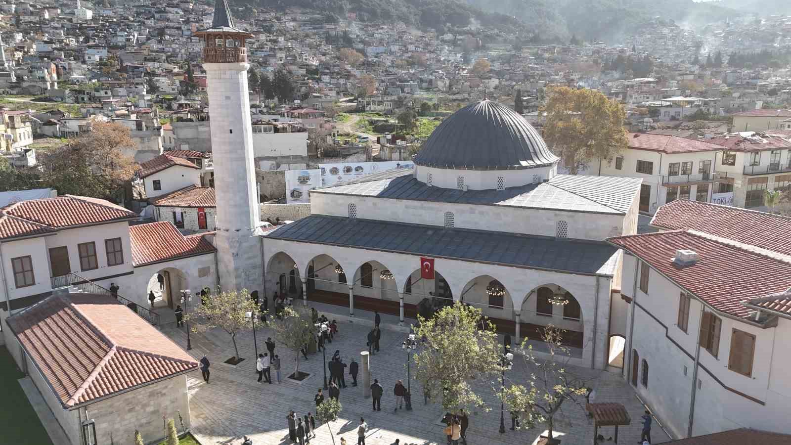 İnşa çalışmalarıyla yeniden ayağa kalkan Habibi Neccar Camii, Cumhurbaşkanı Erdoğan’ın açılışını gerçekleştirmesiyle vatandaşların akınına uğruyor 4 insa calismalariyla yeniden ayaga kalkan habibi neccar camii cumhurbaskani erdoganin acilisini gerceklestirmesiyle vatandaslarin akinina V27RMASN