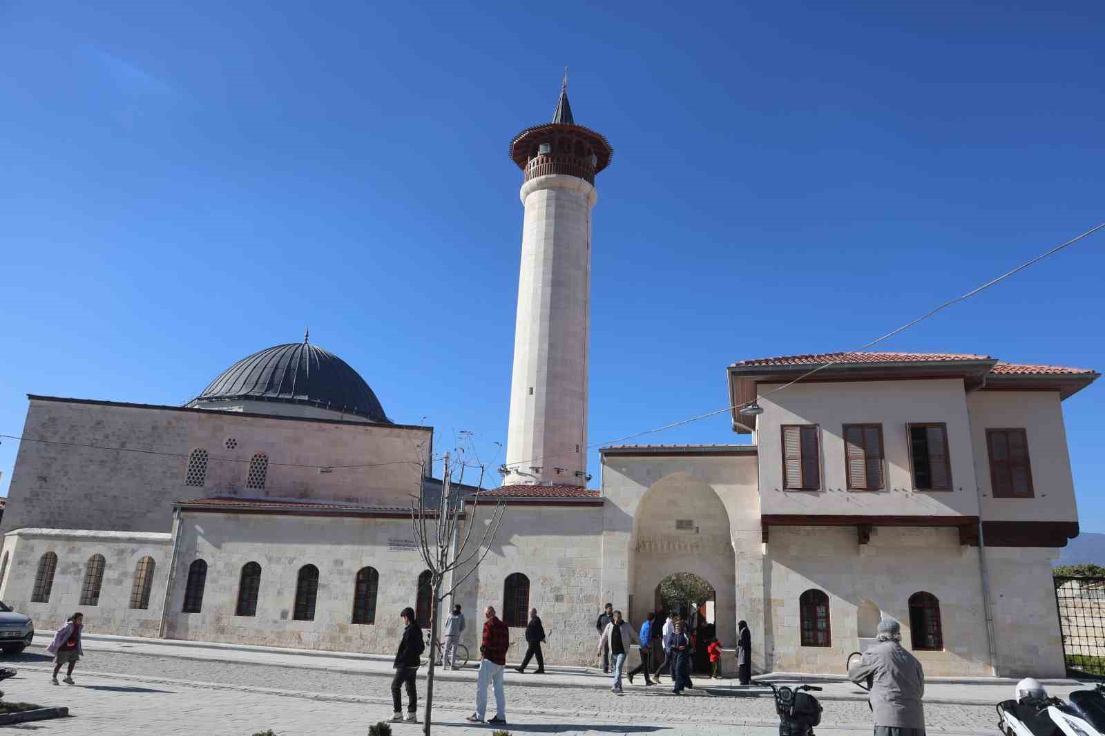 İnşa çalışmalarıyla yeniden ayağa kalkan Habibi Neccar Camii, Cumhurbaşkanı Erdoğan’ın açılışını gerçekleştirmesiyle vatandaşların akınına uğruyor 11 insa calismalariyla yeniden ayaga kalkan habibi neccar camii cumhurbaskani erdoganin acilisini gerceklestirmesiyle vatandaslarin akinina XZ4g4dPL