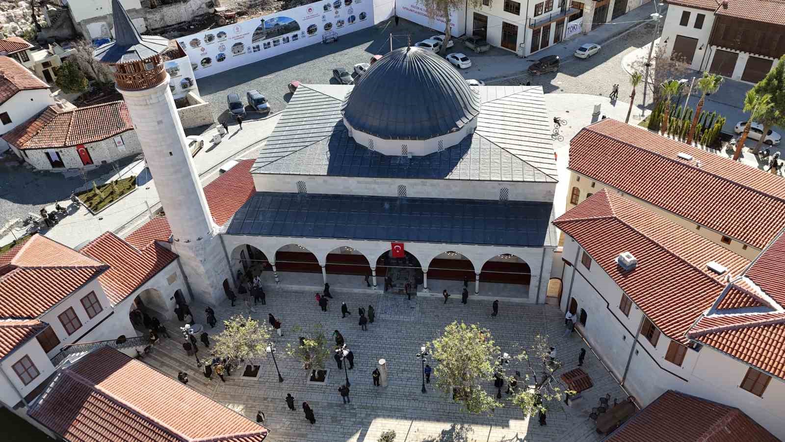 İnşa çalışmalarıyla yeniden ayağa kalkan Habibi Neccar Camii, Cumhurbaşkanı Erdoğan’ın açılışını gerçekleştirmesiyle vatandaşların akınına uğruyor 9 insa calismalariyla yeniden ayaga kalkan habibi neccar camii cumhurbaskani erdoganin acilisini gerceklestirmesiyle vatandaslarin akinina Ysfc2ruZ