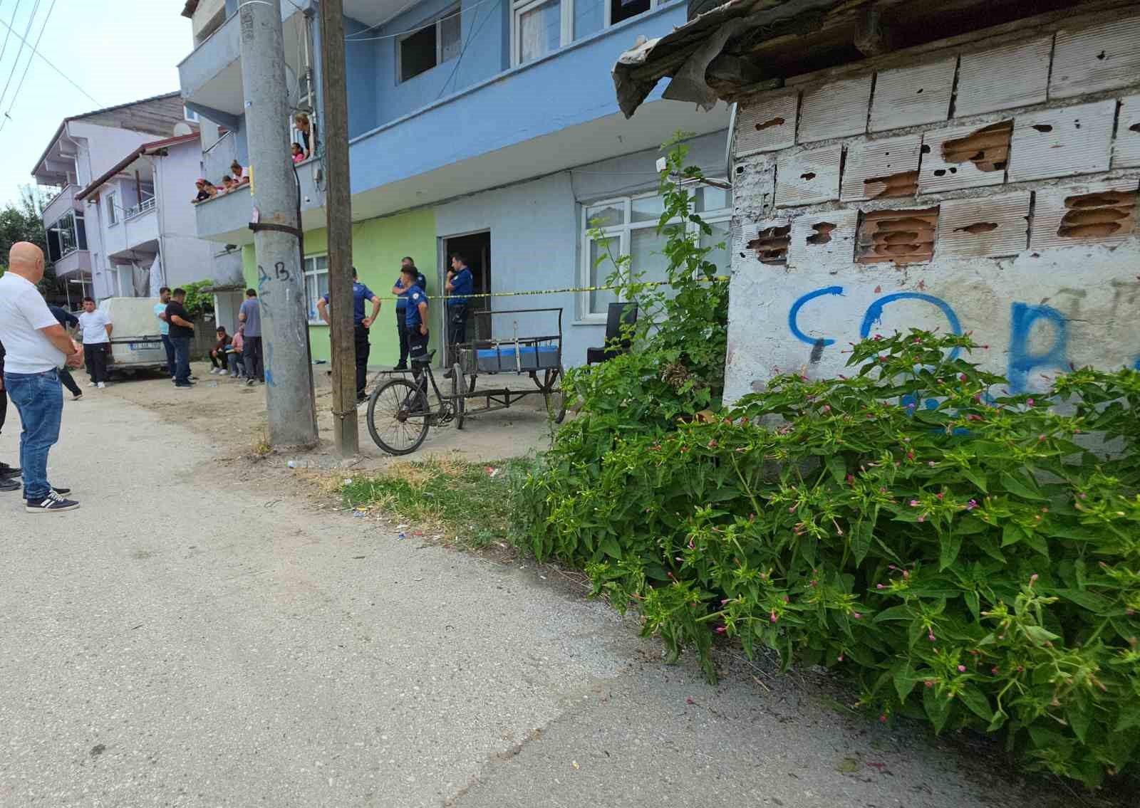 İnşaat işçisi evde kaldığı arkadaşını yanlışlıkla silahla vurarak öldürdü 4 insaat iscisi evde kaldigi arkadasini yanlislikla silahla vurarak oldurdu 0 Ha5Kvt7O