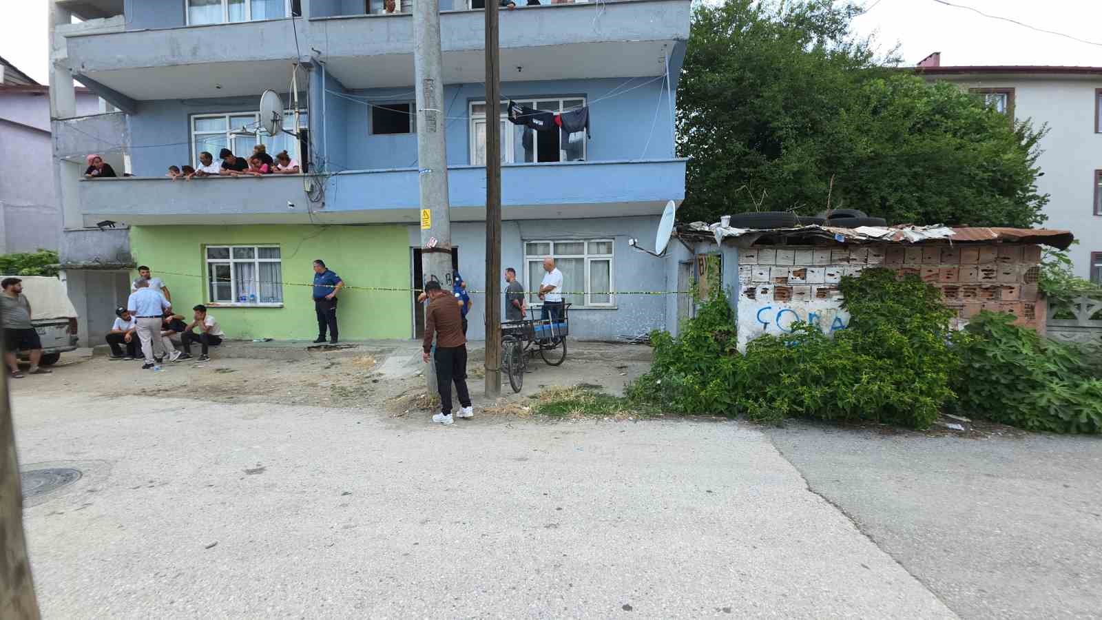 İnşaat işçisi evde kaldığı arkadaşını yanlışlıkla silahla vurarak öldürdü 5 insaat iscisi evde kaldigi arkadasini yanlislikla silahla vurarak oldurdu 1 K7T11R1b