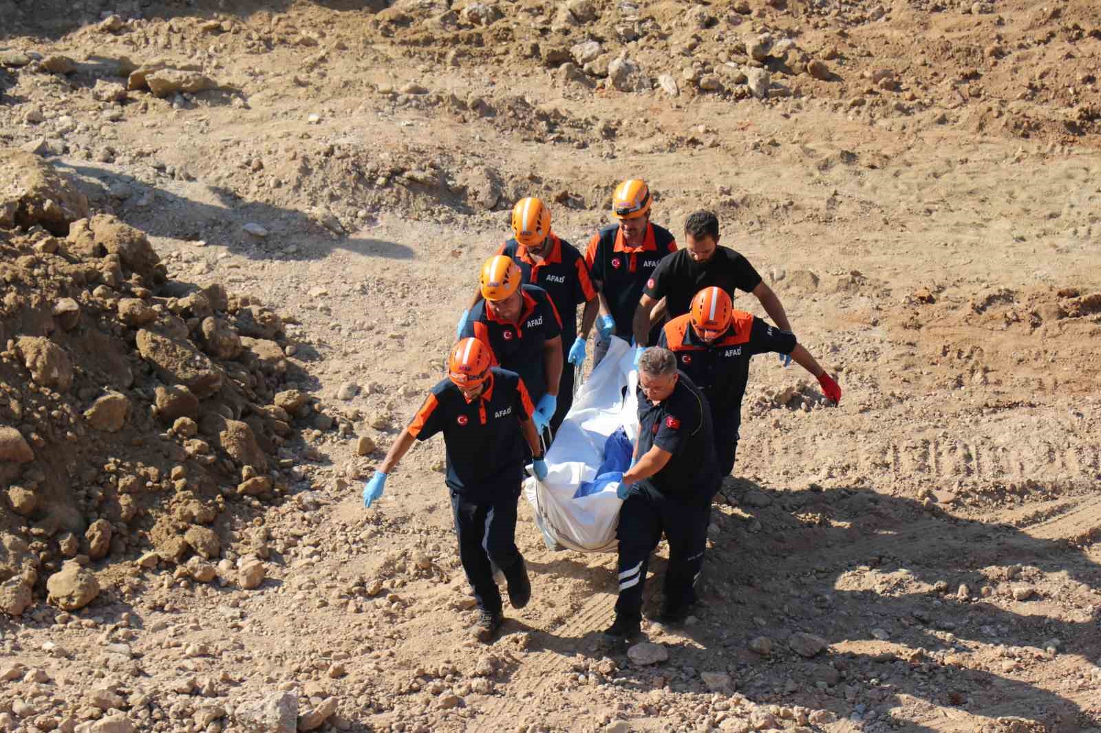 insaat kazisinda gocuk altinda kalan kepce operatoru hayatini kaybetti 10 Gc6CT9Us