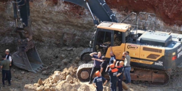 insaat-kazisinda-gocuk-altinda-kalan-kepce-operatoru-hayatini-kaybetti-71JzlVLi.jpg