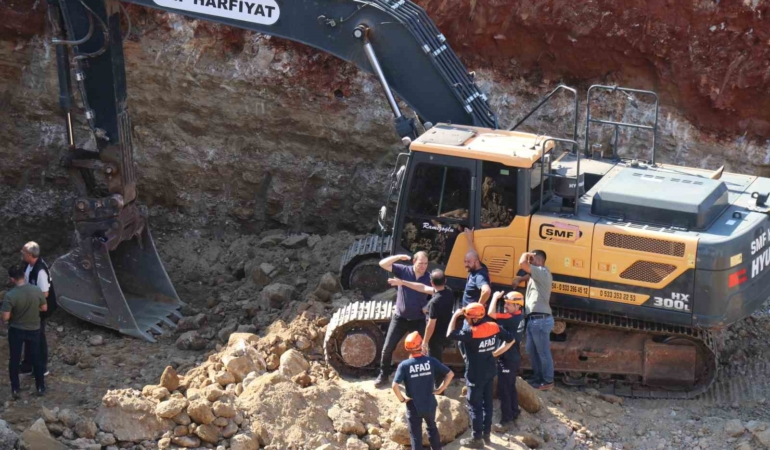 insaat-kazisinda-gocuk-altinda-kalan-kepce-operatoru-hayatini-kaybetti-71JzlVLi.jpg
